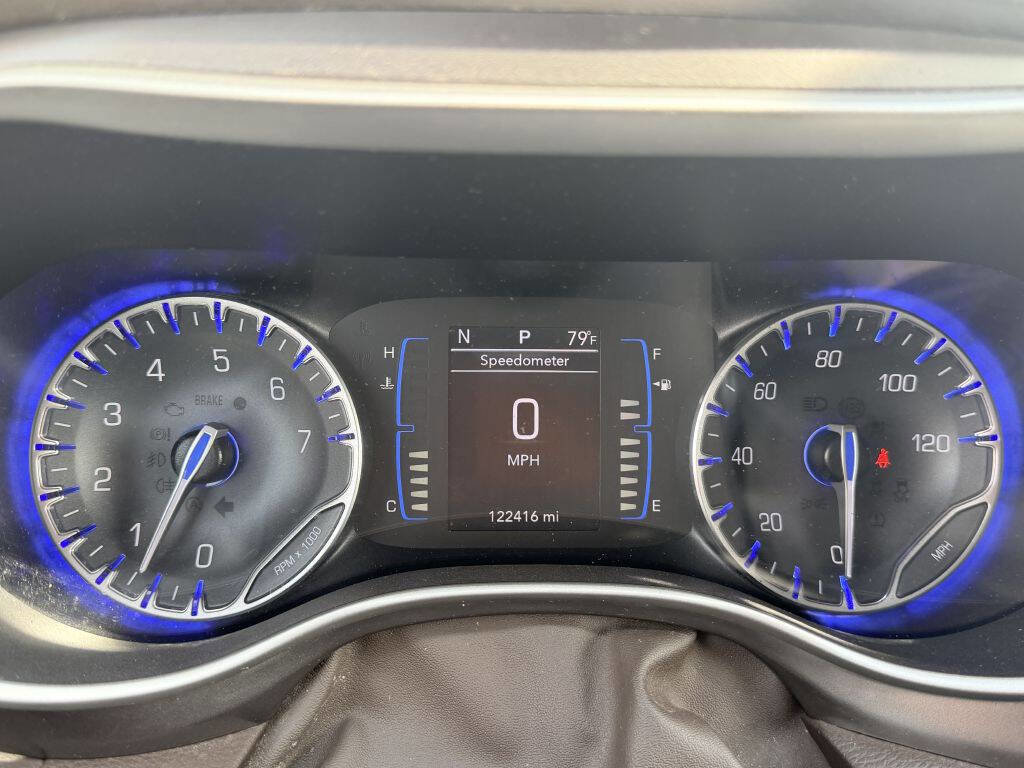 Used 2017 Chrysler Pacifica Touring image 28