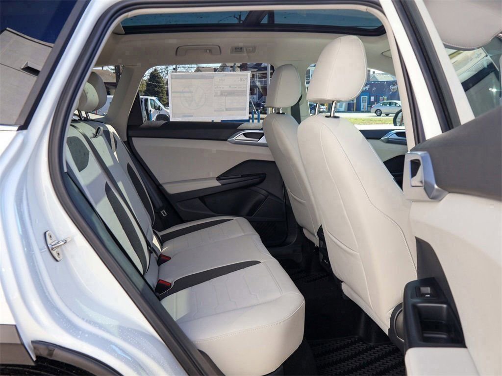 New 2026 Volkswagen Taos SE image 28