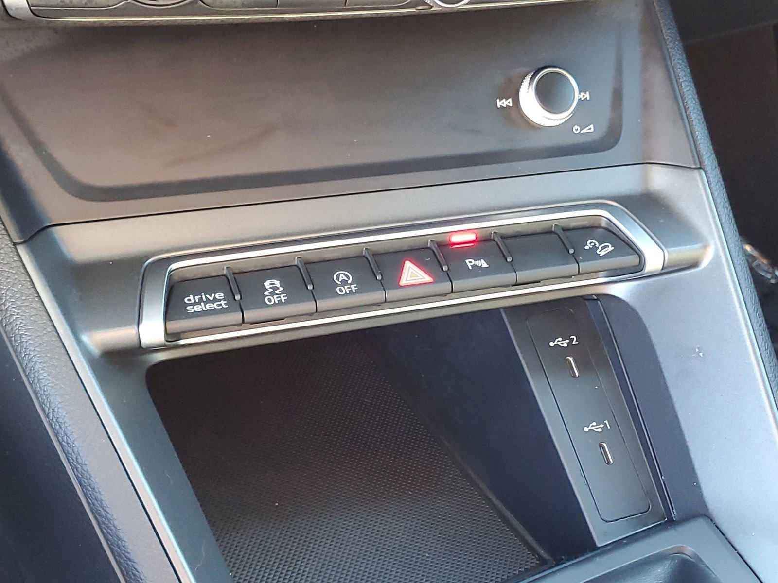 Used 2025 Audi Q3 2.0T Premium w/ Black Optic Sport Package image 30