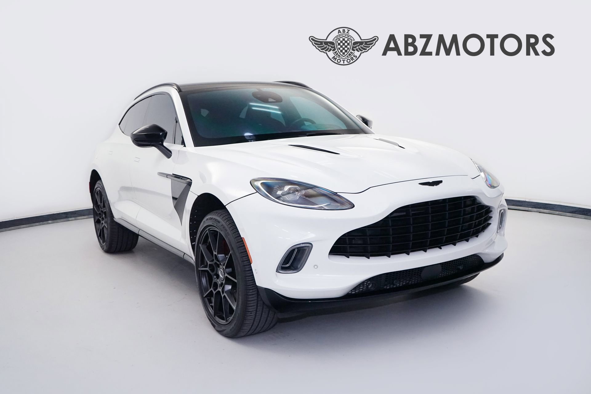 Used 2021 Aston Martin DBX AWD/4WD image 1