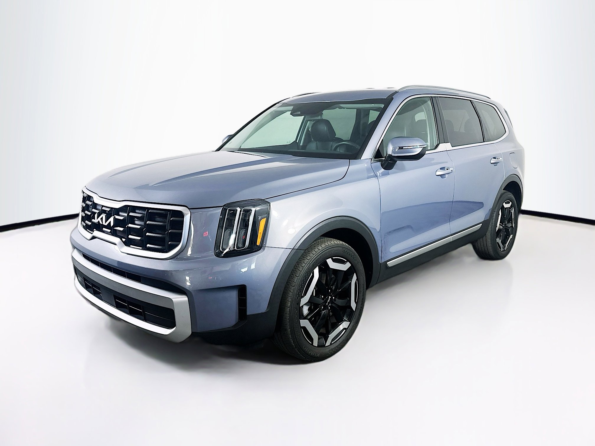 Used 2024 Kia Telluride S image 3