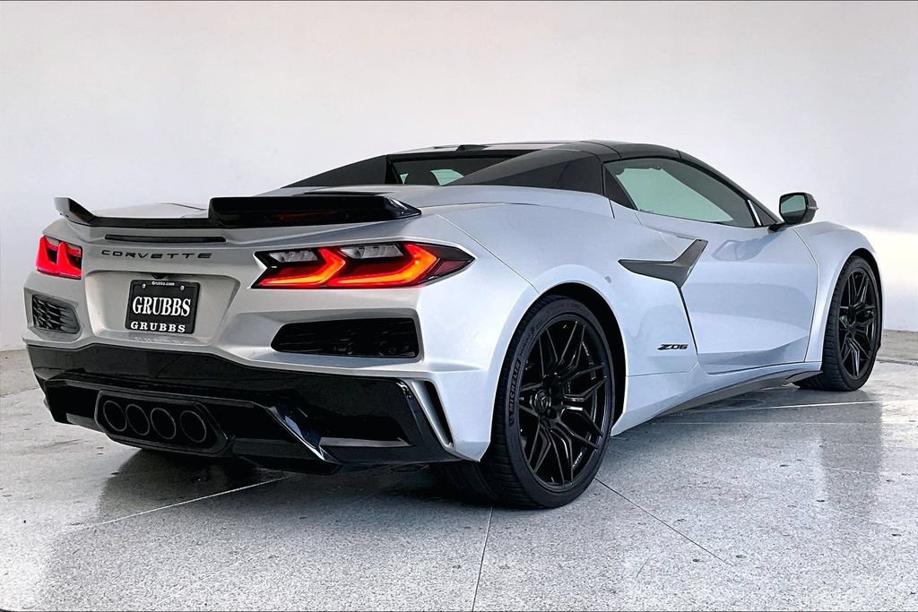 Used 2024 Chevrolet Corvette Z06 w/ Stealth Interior Trim Package RWD image 15