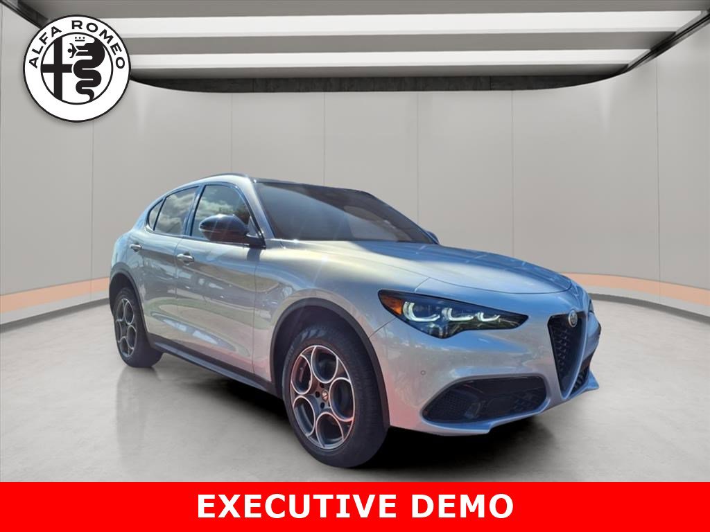 New 2025 Alfa Romeo Stelvio Sprint image 1