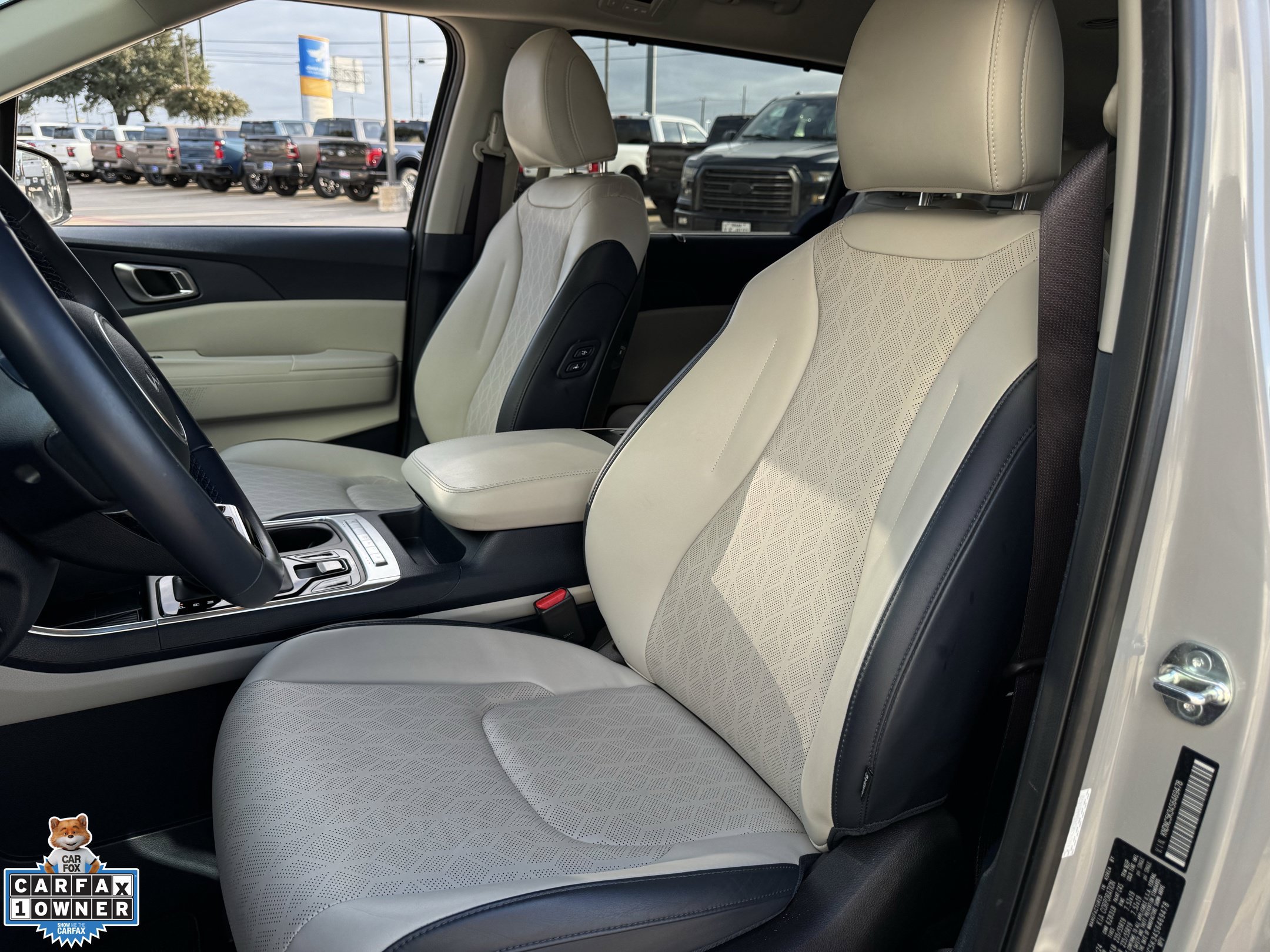 Used 2025 Kia Carnival EX FWD image 27