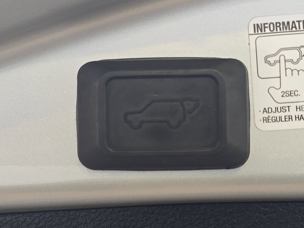 Used 2013 Toyota RAV4 Limited image 17
