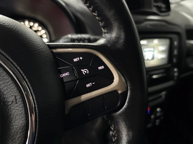 Used 2017 Jeep Renegade Trailhawk AWD/4WD image 31