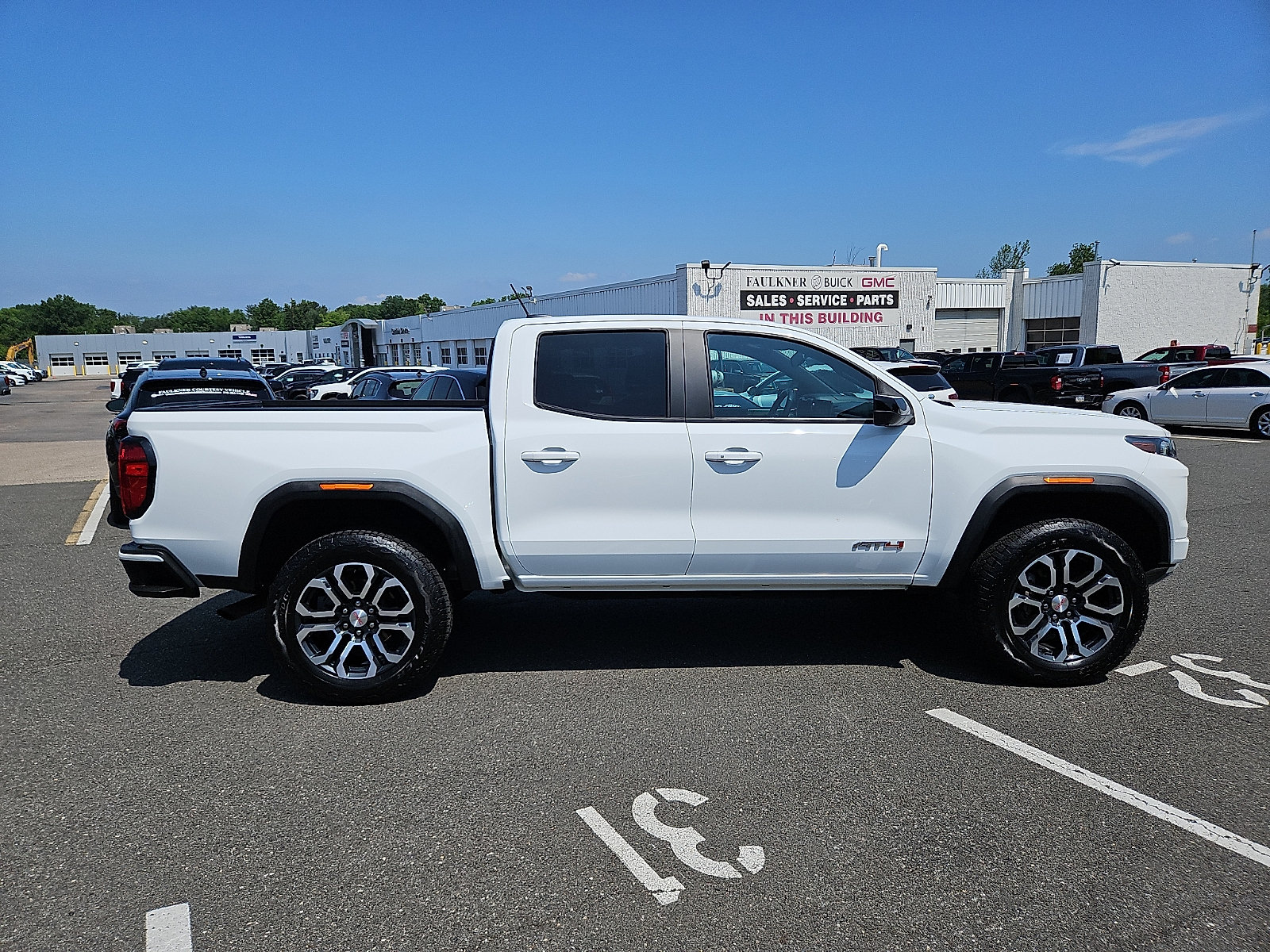 Used 2023 GMC Canyon AT4 w/ AT4 Premium Package AWD/4WD image 7