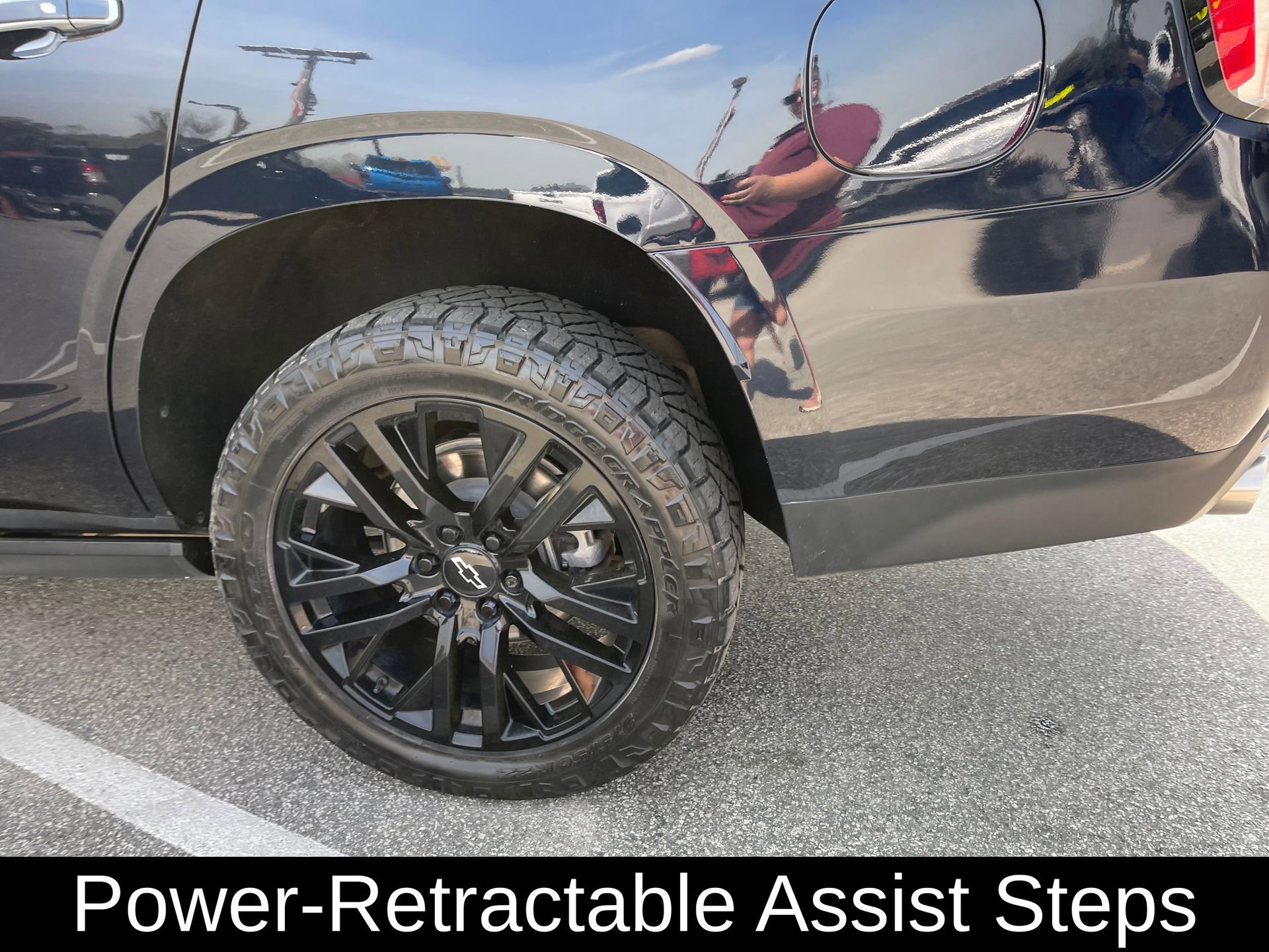 Used 2023 Chevrolet Tahoe High Country w/ Premium Package RWD image 9