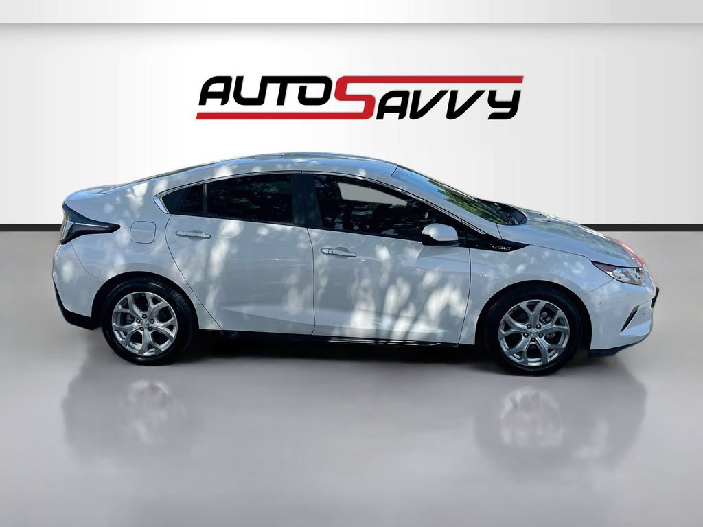 Used 2018 Chevrolet Volt Premier w/ Driver Confidence Package FWD image 8