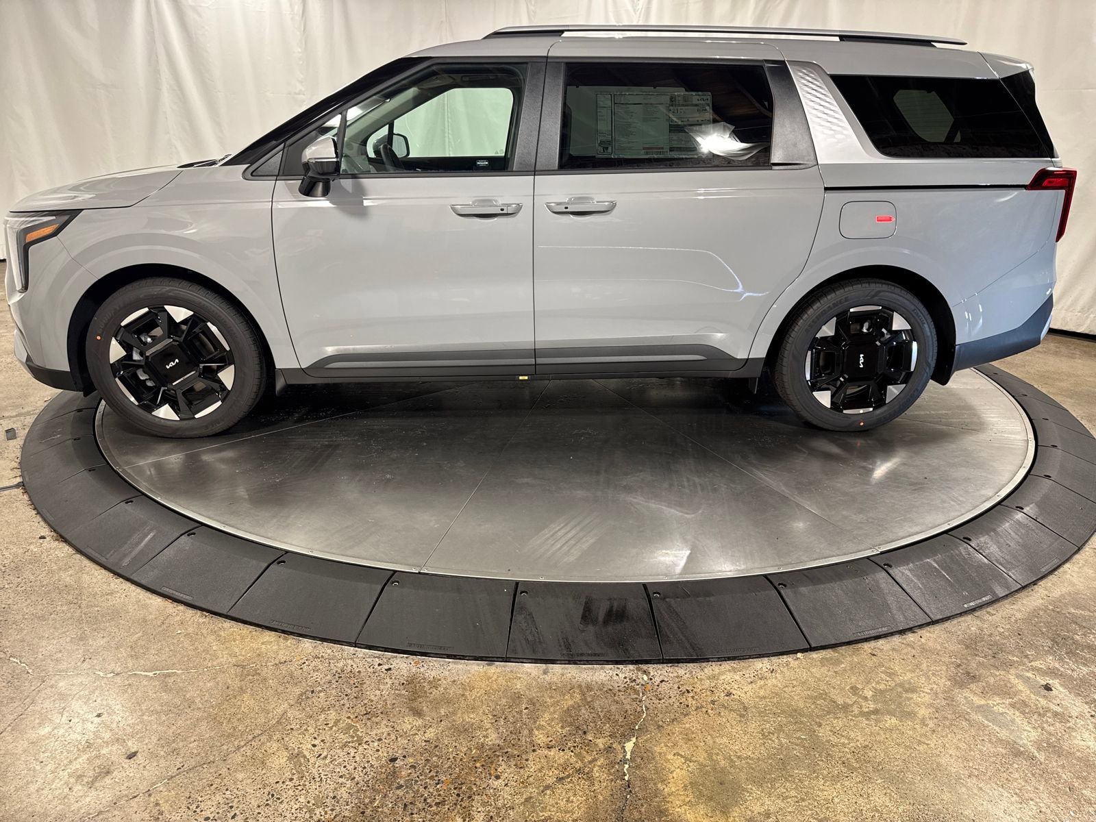 New 2026 Kia Carnival EX FWD image 6