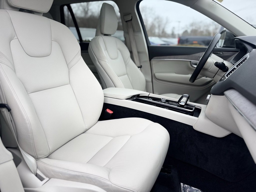Used 2024 Volvo XC90 B6 Plus w/ Protection Package Premier image 12