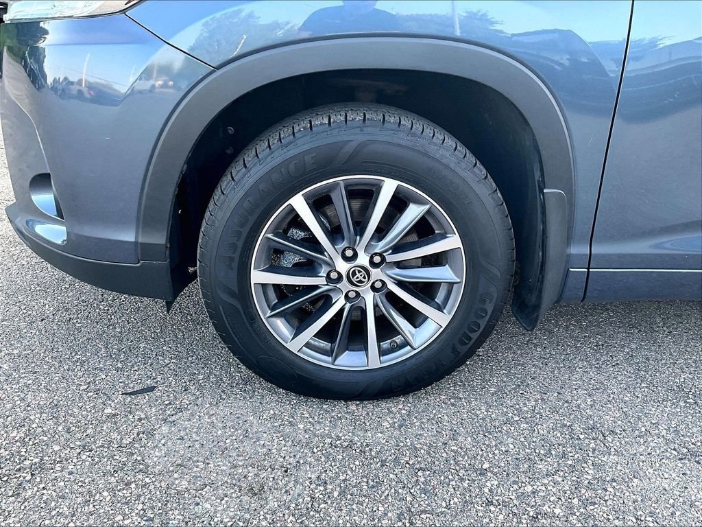 Used 2017 Toyota Highlander XLE AWD/4WD image 7