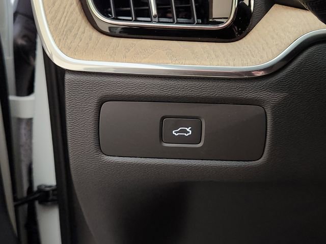 New 2026 Volvo XC60 B5 Plus w/ Protection Package Premier AWD/4WD image 22