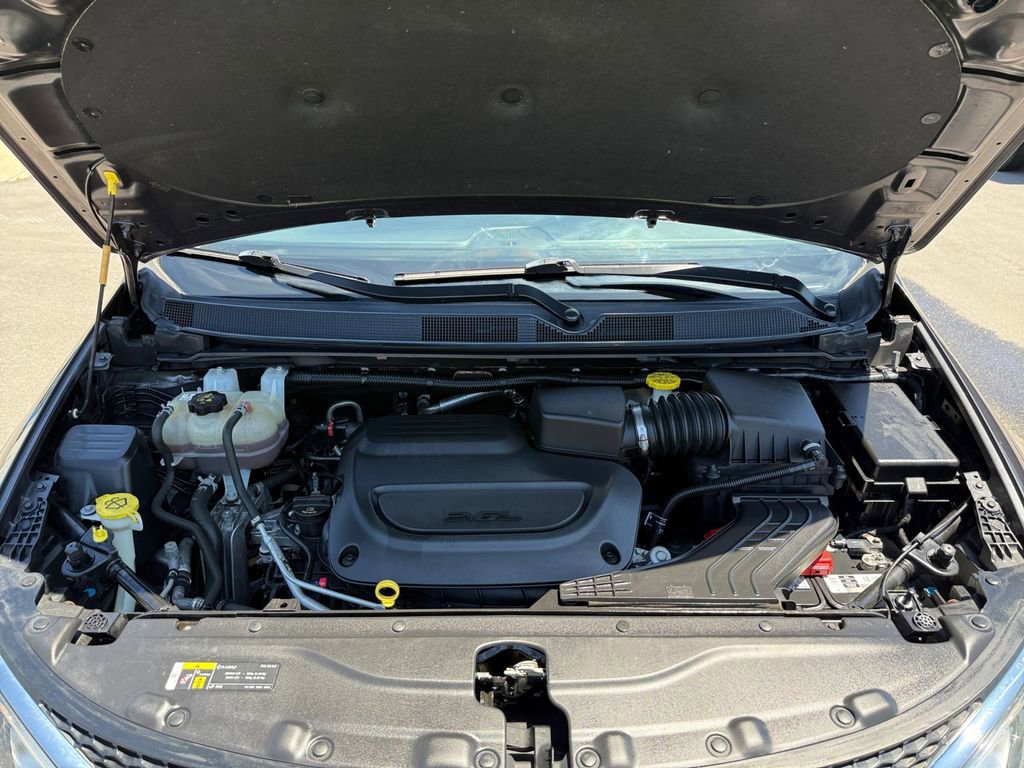 Used 2020 Chrysler Pacifica Touring-L FWD image 23