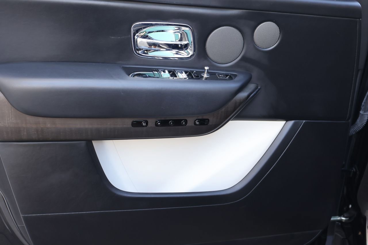 Certified 2022 Rolls-Royce Cullinan AWD/4WD image 11