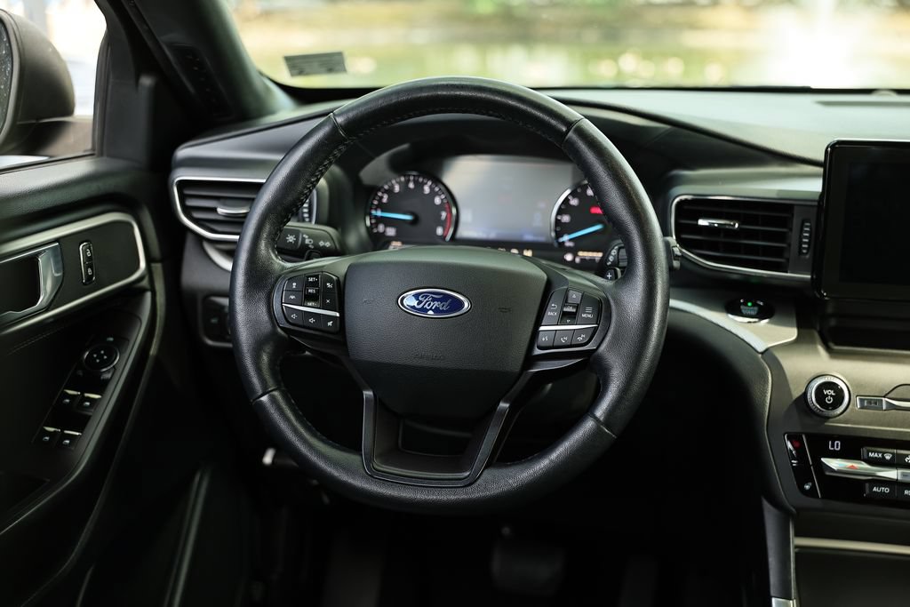 Used 2020 Ford Explorer XLT w/ Equipment Group 202A AWD/4WD image 27