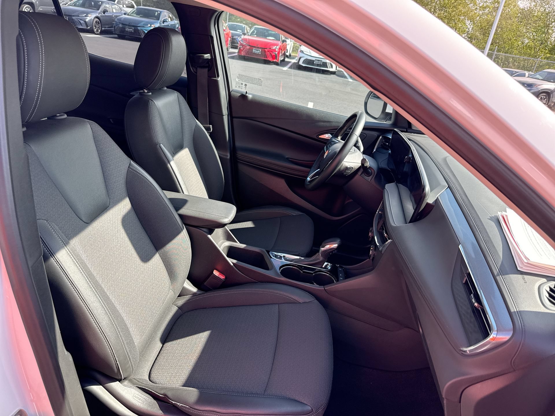 Used 2025 Buick Encore GX Preferred FWD image 24