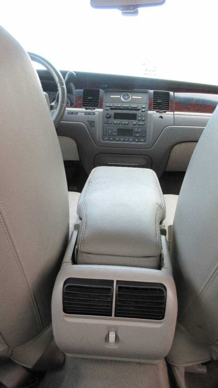 Used 2007 Lincoln Town Car Signature RWD image 28