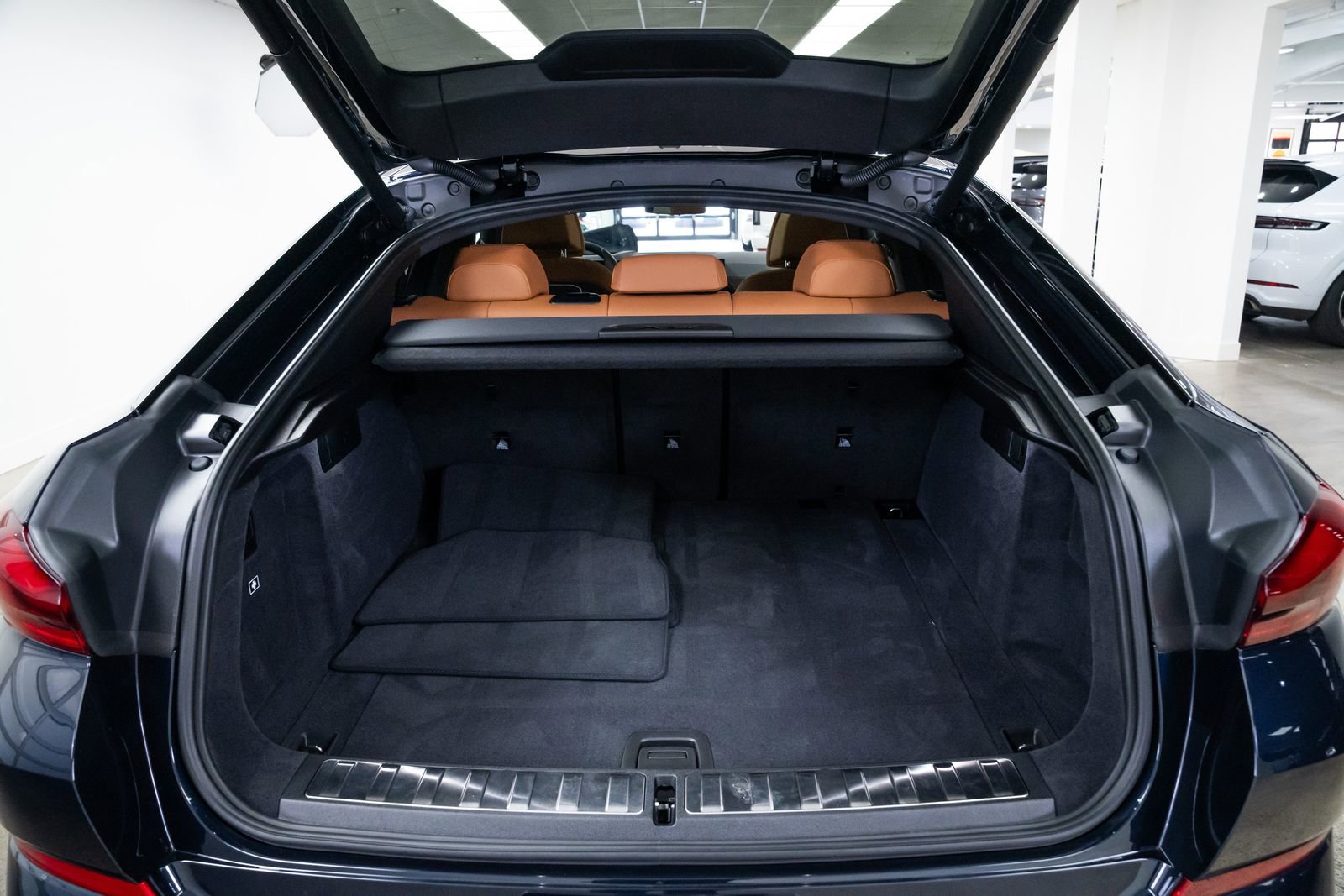 Used 2026 BMW X6 xDrive40i w/ Climate Comfort Package image 8