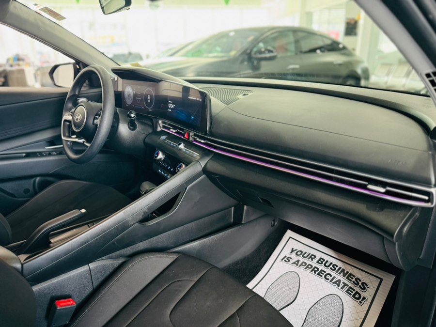 Used 2024 Hyundai Elantra SEL FWD image 19