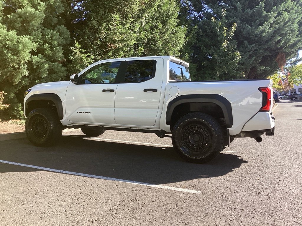 Used 2024 Toyota Tacoma TRD Off-Road image 9