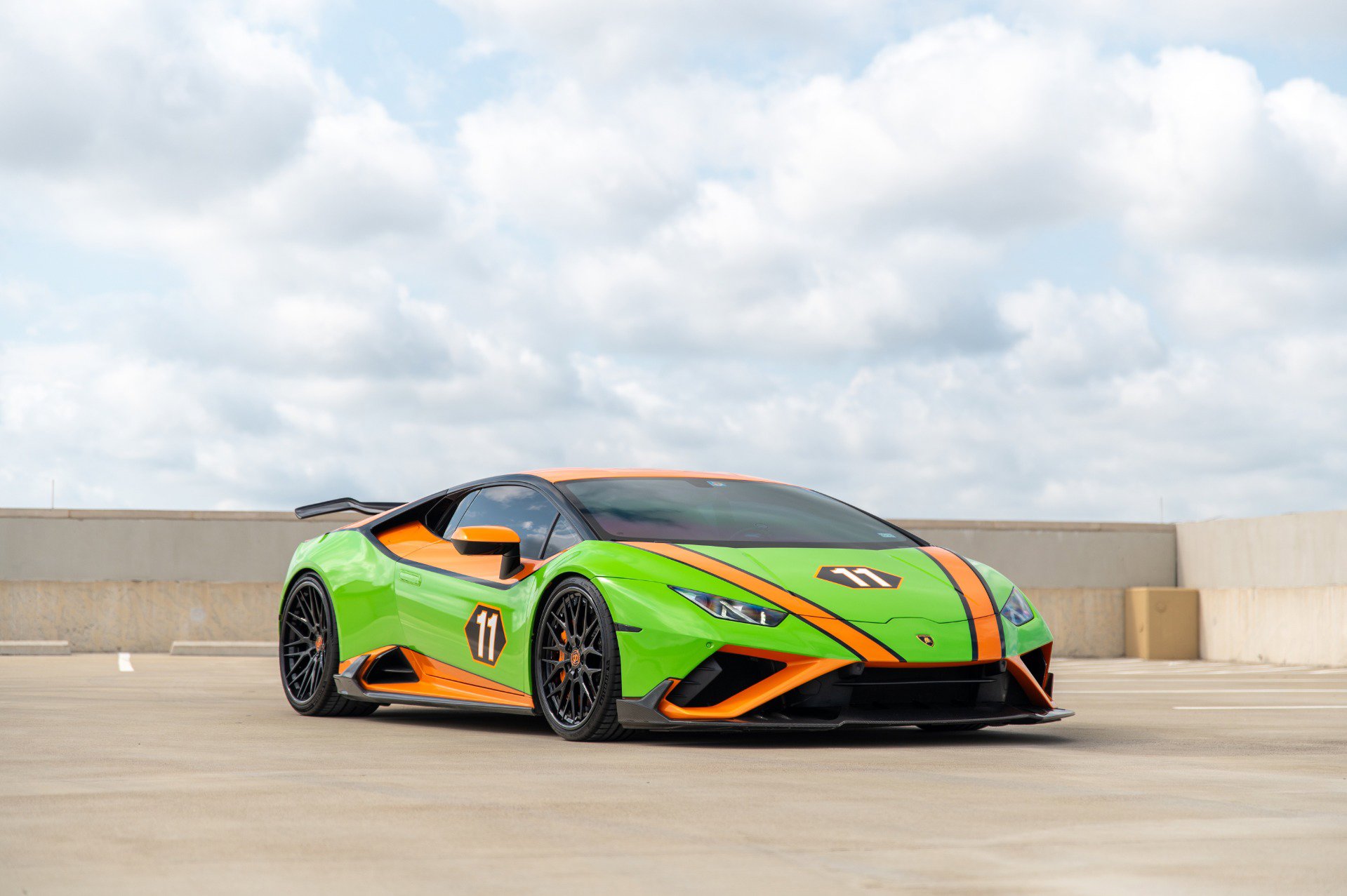 Used 2021 Lamborghini Huracan EVO image 2