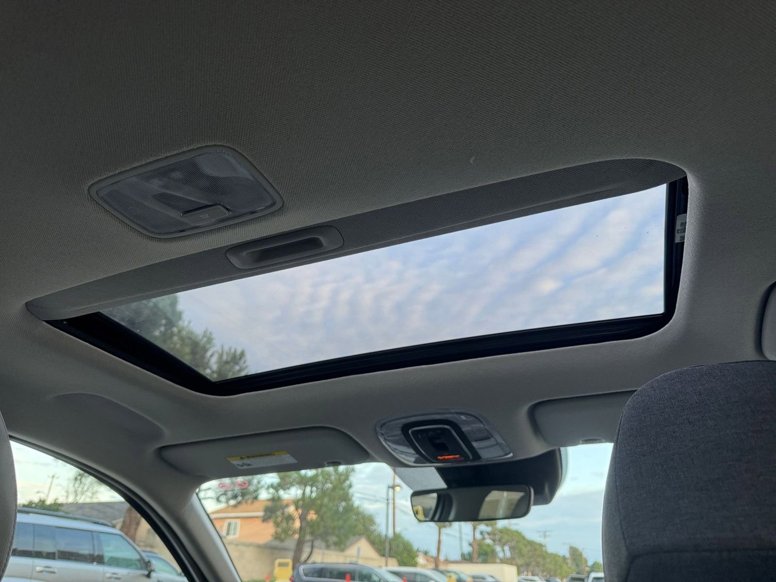 Used 2025 Hyundai Elantra Limited image 30