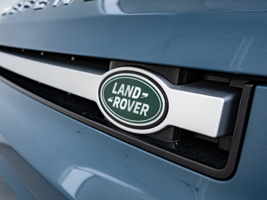 Used 2023 Land Rover Defender 90 S AWD/4WD image 3