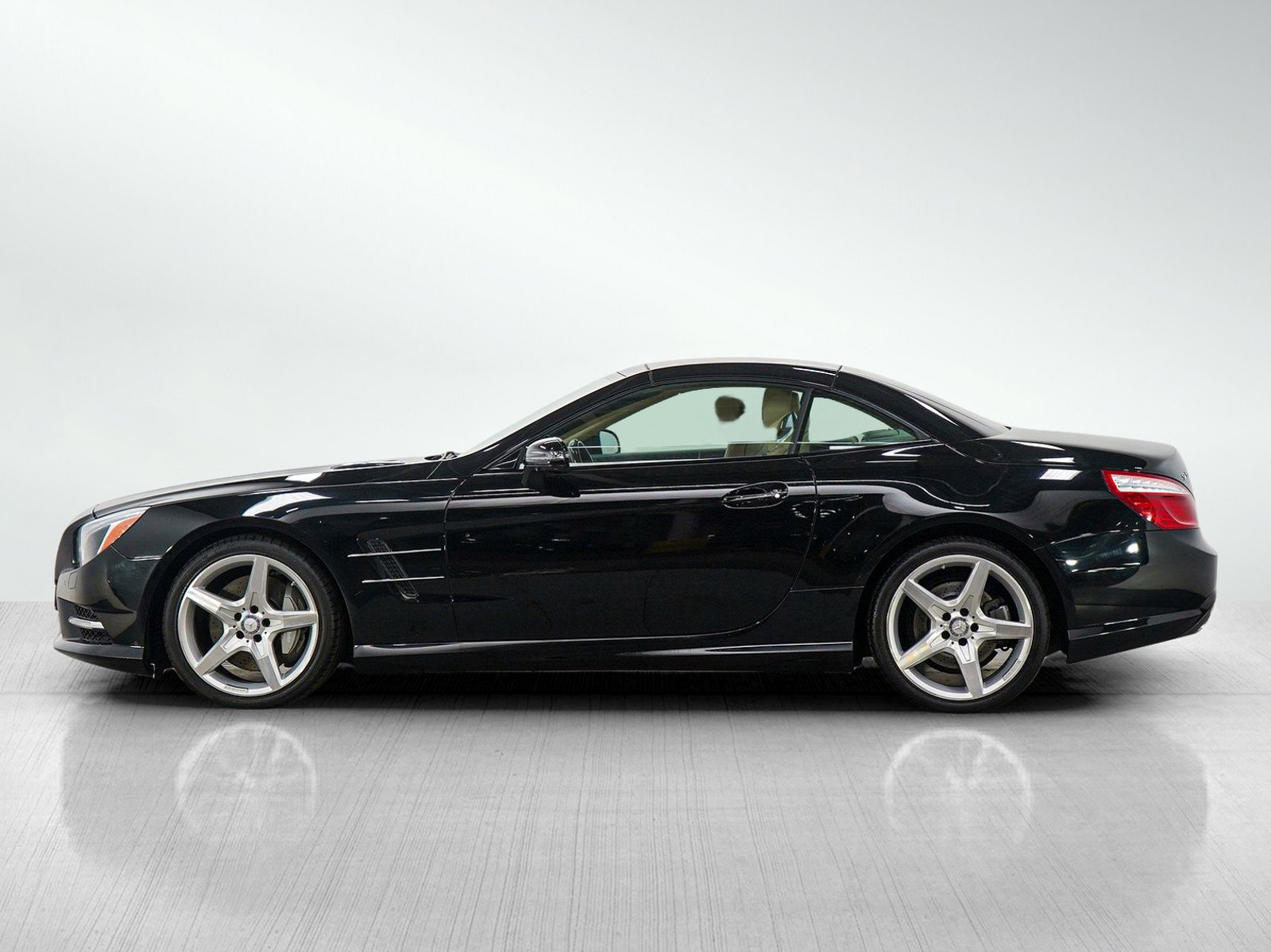 Used 2013 Mercedes-Benz SL 550 image 2