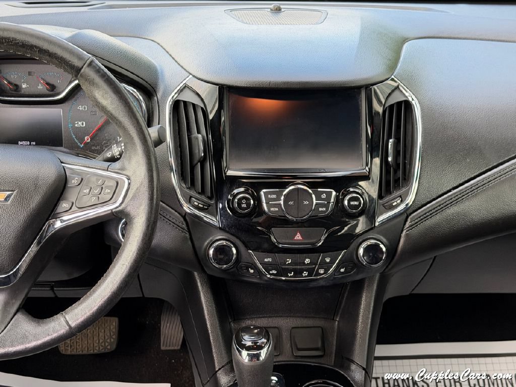 Used 2018 Chevrolet Cruze Premier w/ Premier True North Edition FWD image 17