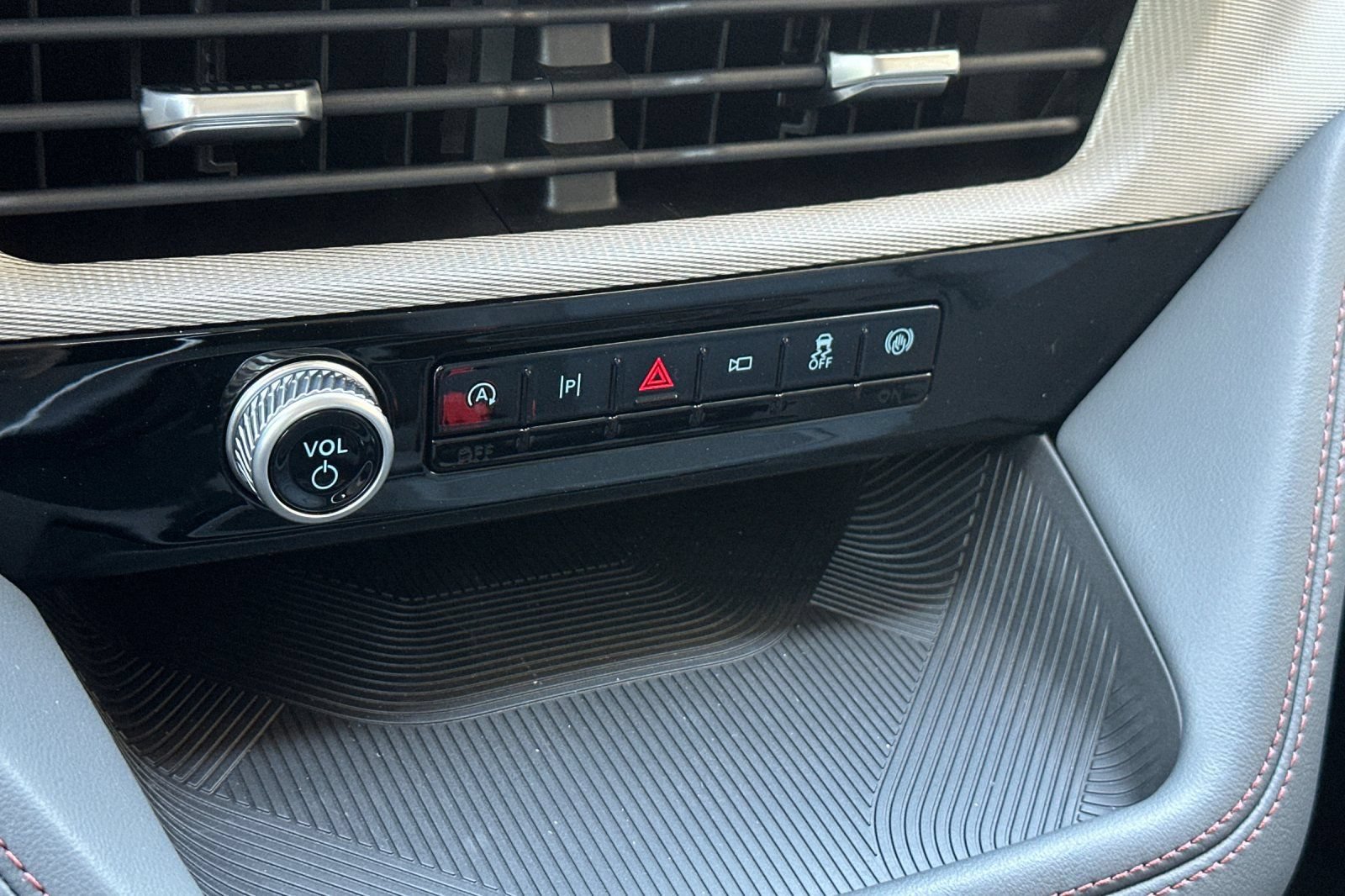 New 2026 Ford Explorer Active RWD image 22