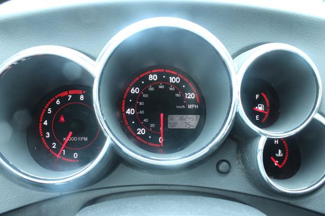 Used 2006 Pontiac Vibe w/ Preferred Package FWD image 23