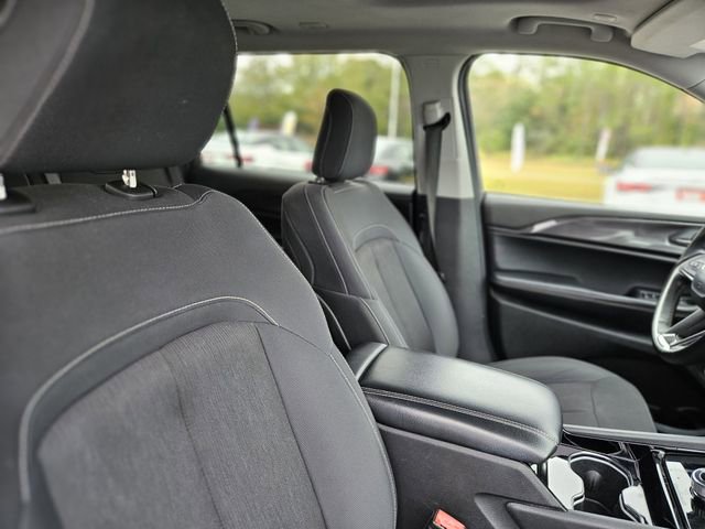 Used 2022 Jeep Grand Cherokee L Laredo w/ Luxury Tech Group I image 14