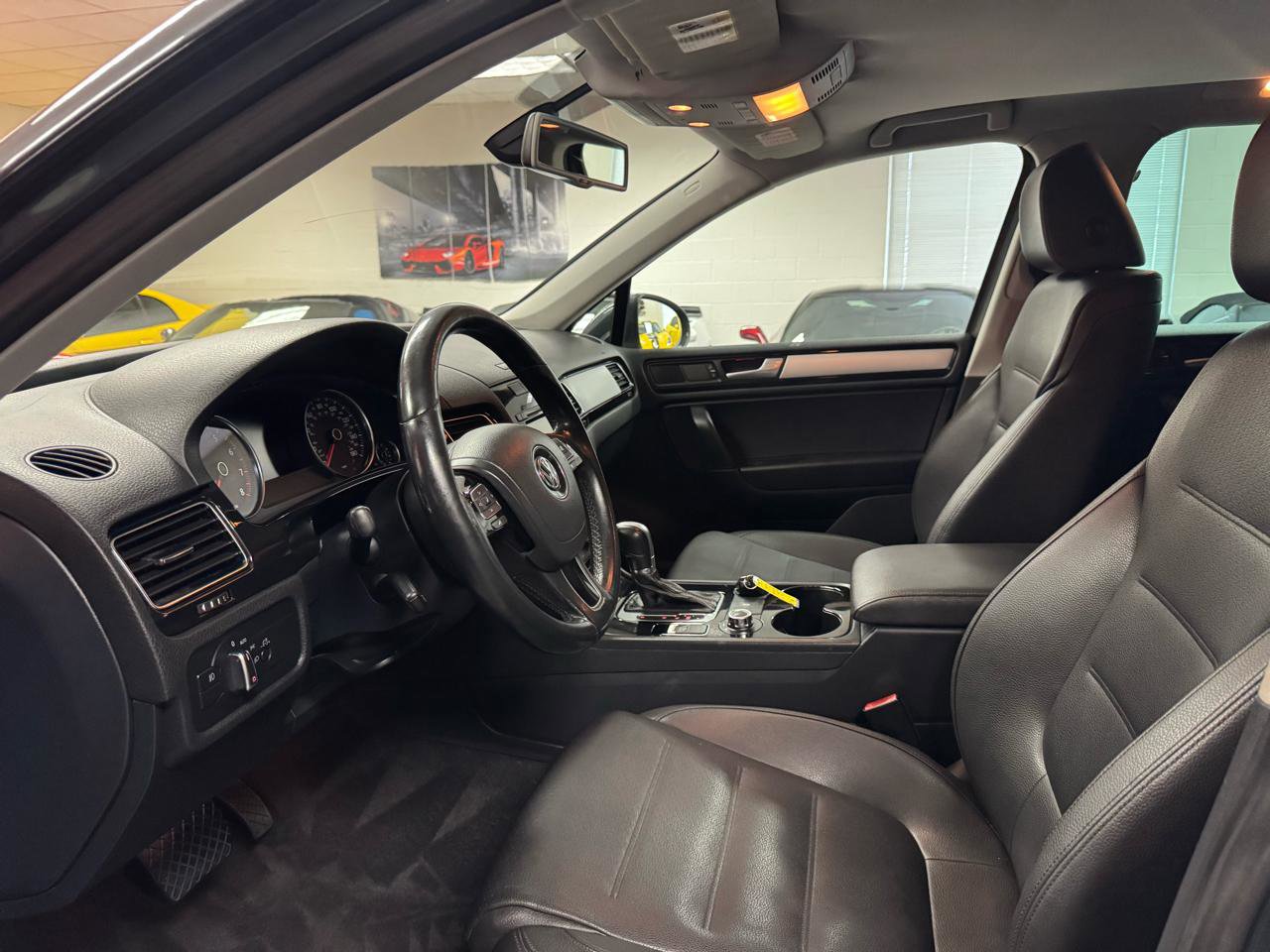 Used 2014 Volkswagen Touareg Sport AWD/4WD image 14