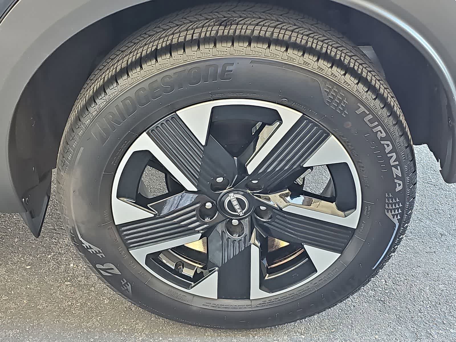 Used 2025 Nissan Kicks SR FWD image 12