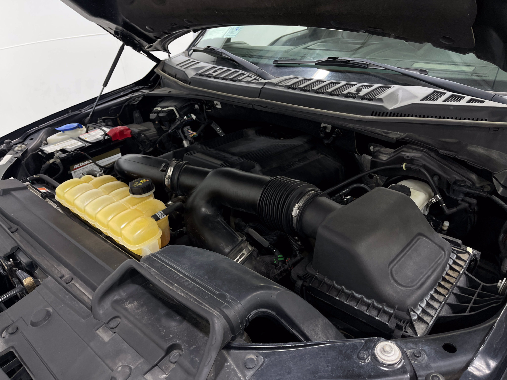 Used 2018 Ford F150 Platinum w/ Equipment Group 701A Luxury AWD/4WD image 28