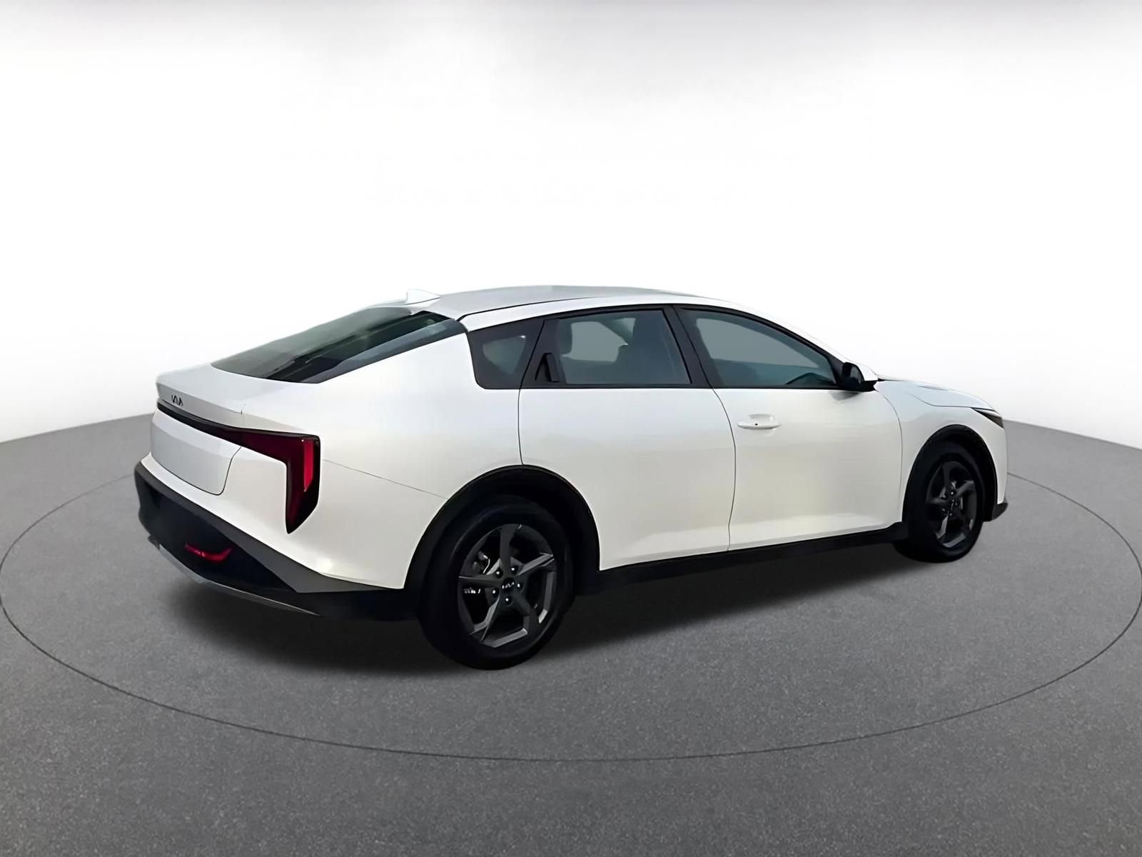 Used 2025 Kia K4 LXS image 12