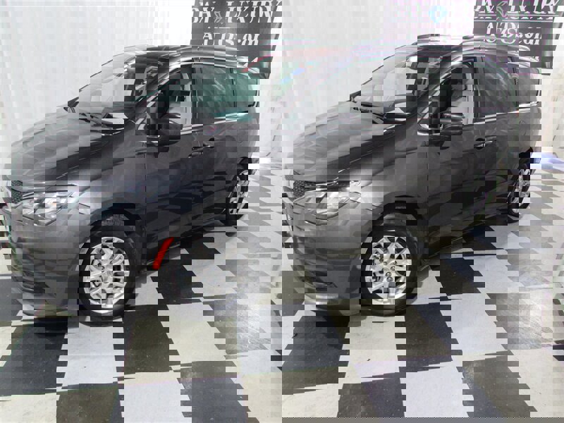 Used 2021 Chrysler Voyager Lxi image 5