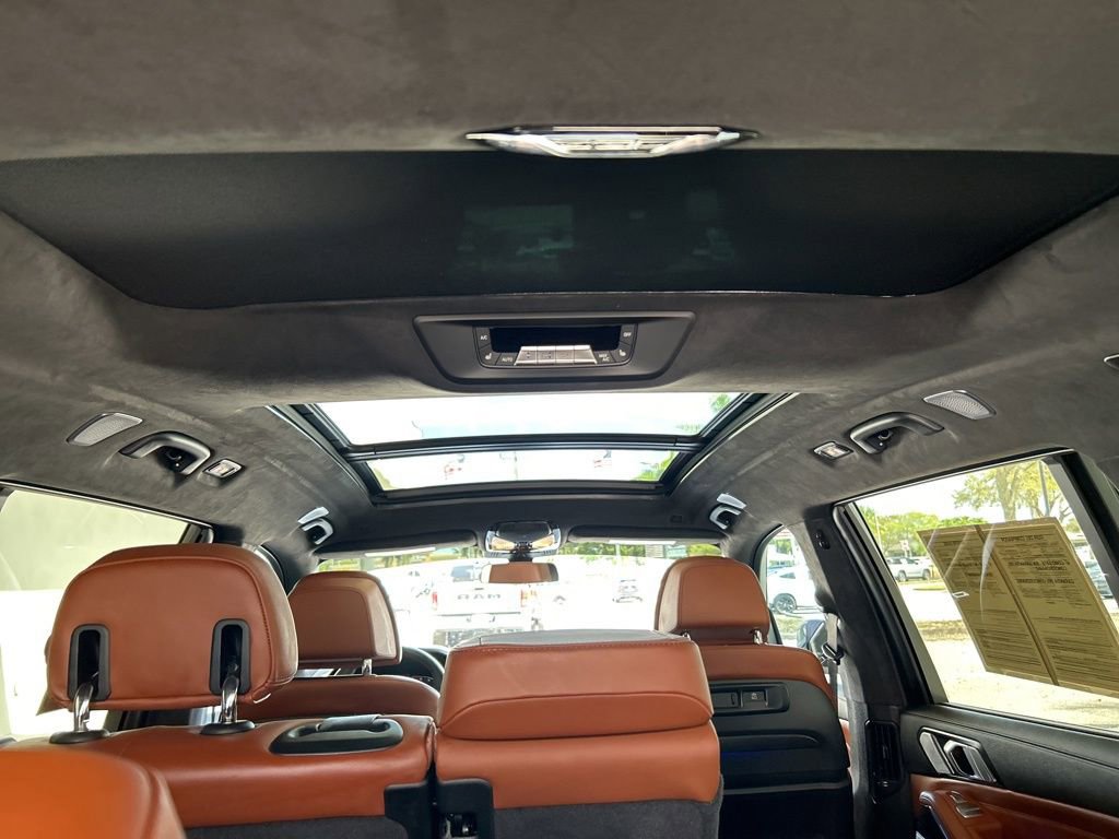 Used 2022 BMW X7 M50i image 43