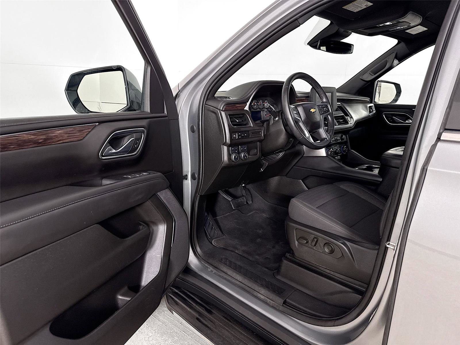 Used 2023 Chevrolet Tahoe LS AWD/4WD image 3
