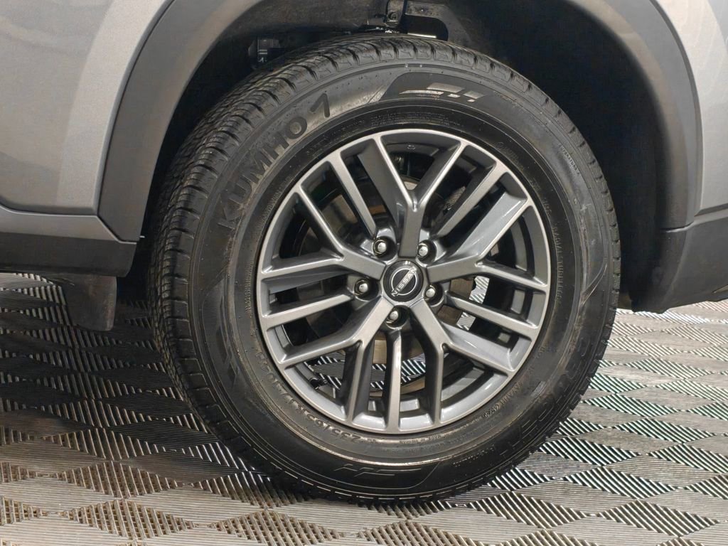 Used 2023 Nissan Rogue S image 43