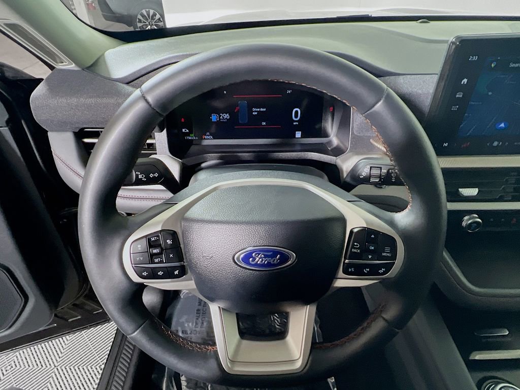Used 2025 Ford Explorer Active AWD/4WD image 10