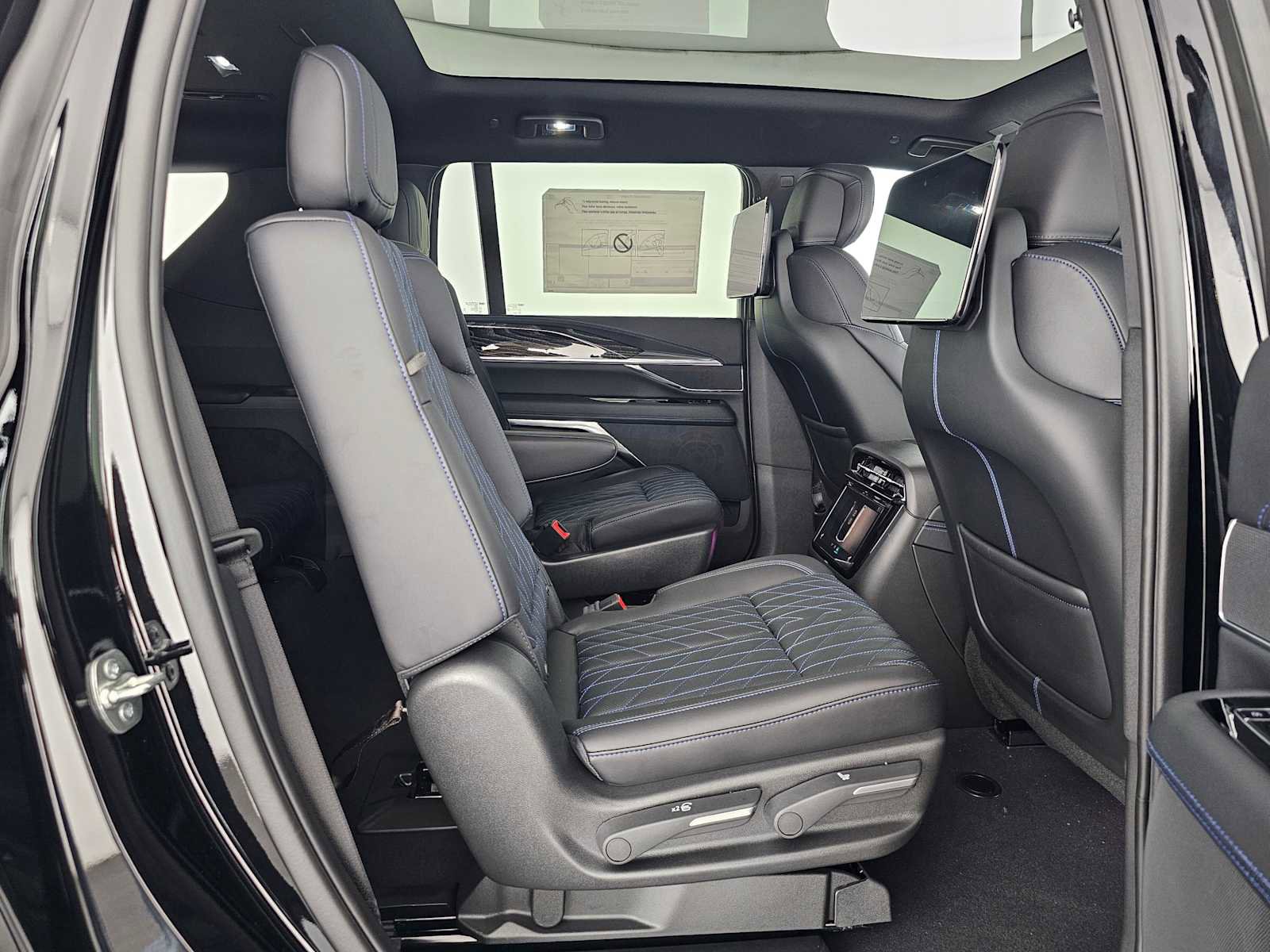 New 2026 Cadillac Escalade IQL Luxury w/ LPO, Radiant Package AWD/4WD image 12