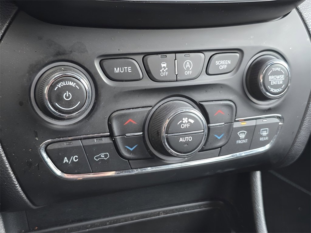 Used 2021 Jeep Cherokee Latitude Lux 80th Anniv w/ Quick Order Package 26U 80TH image 33