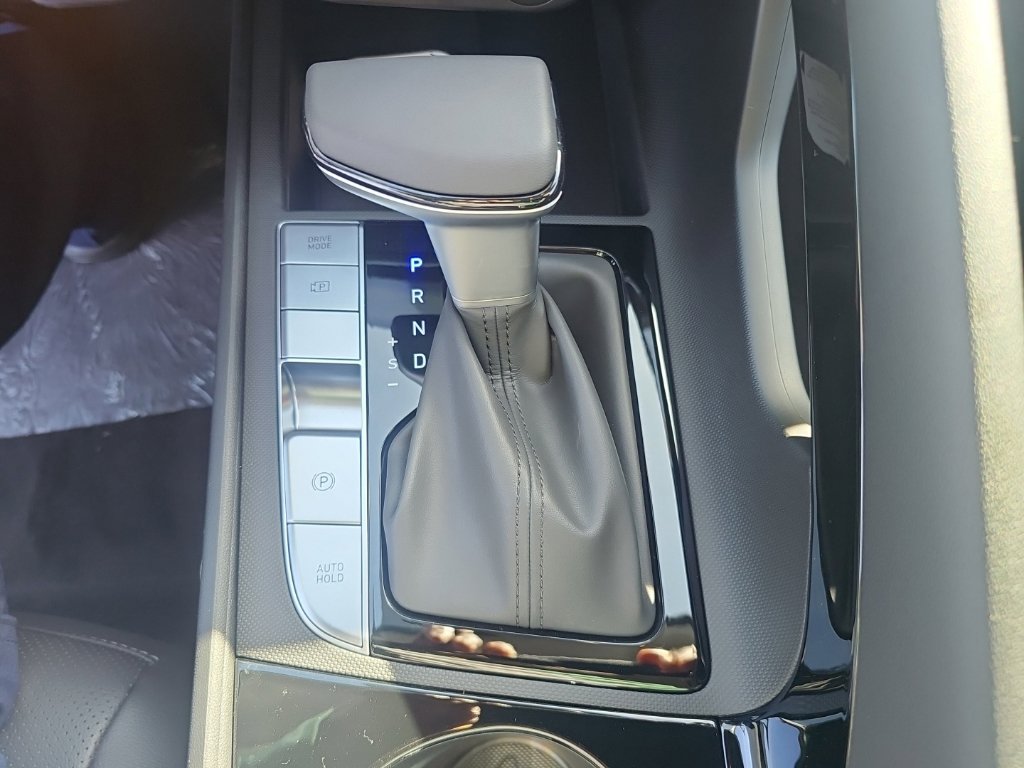 New 2026 Hyundai Elantra Limited FWD image 22