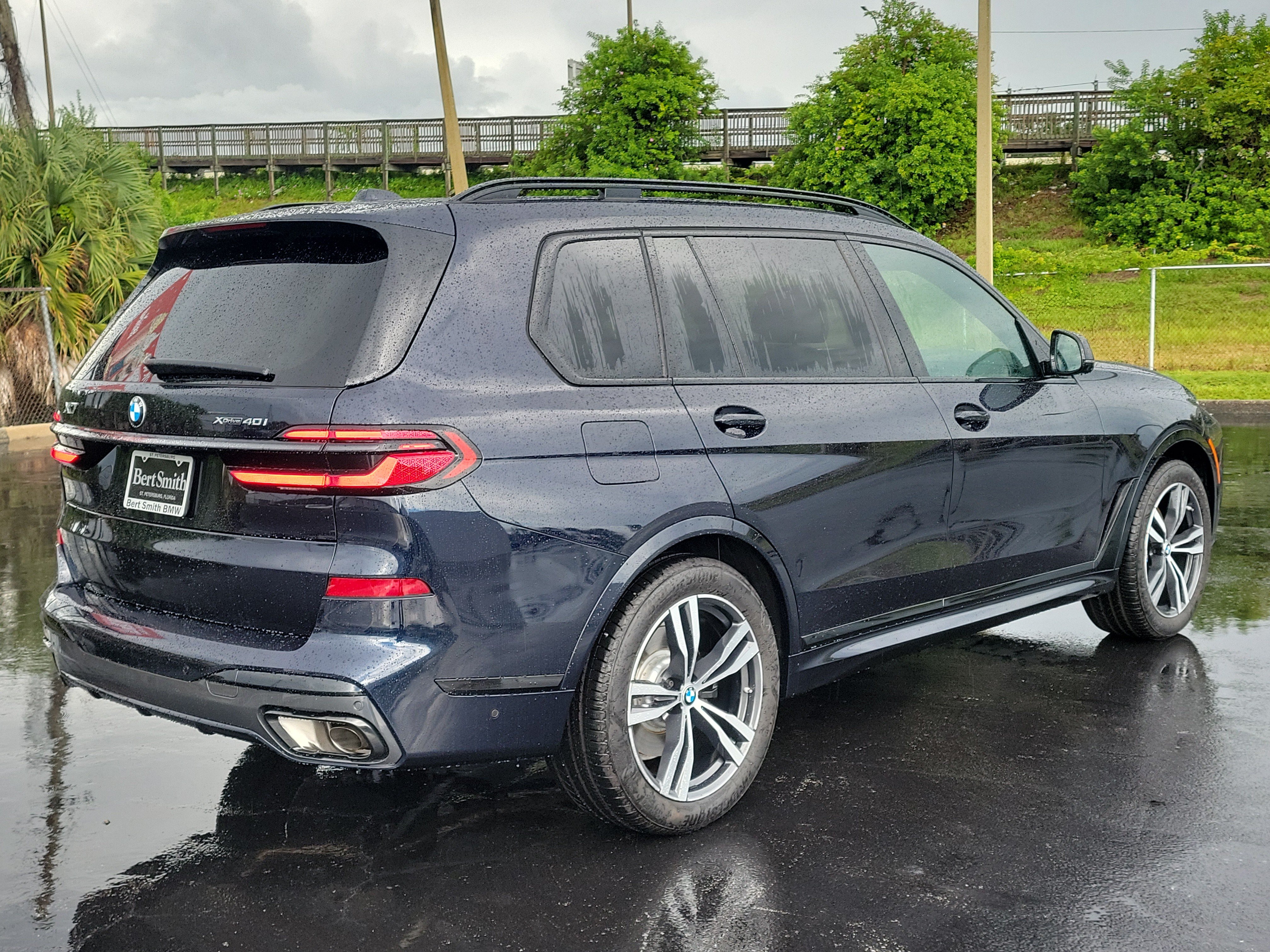Used 2026 BMW X7 xDrive40i w/ M Sport Package AWD/4WD image 3