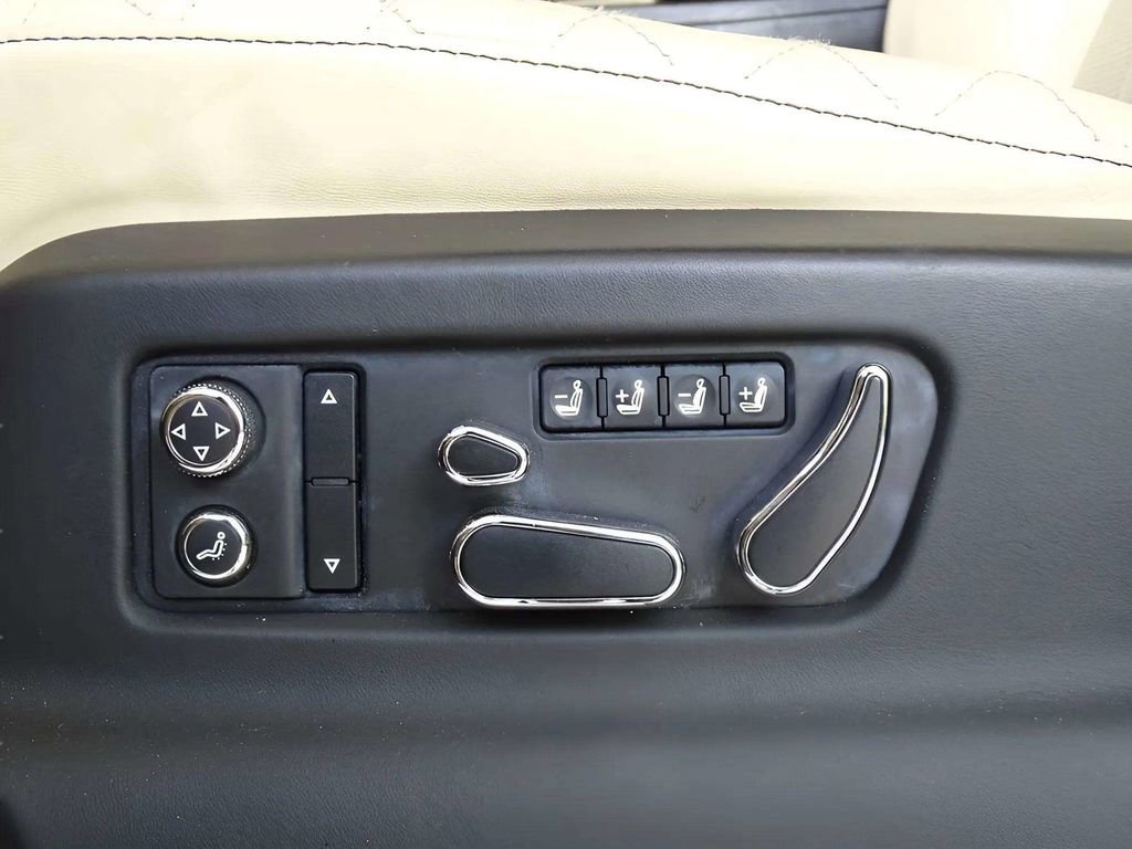 Used 2017 Bentley Bentayga AWD/4WD image 9