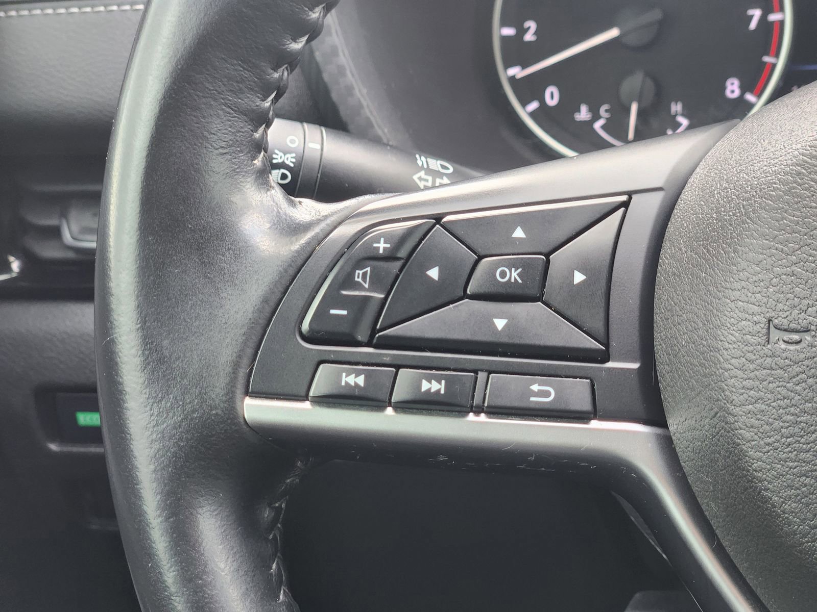 Used 2022 Nissan Sentra SV FWD image 31