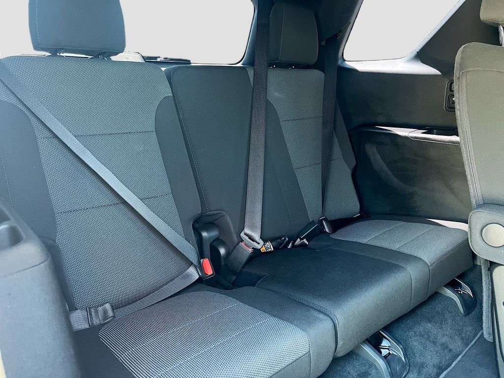 Used 2023 Chevrolet Traverse LT FWD image 26