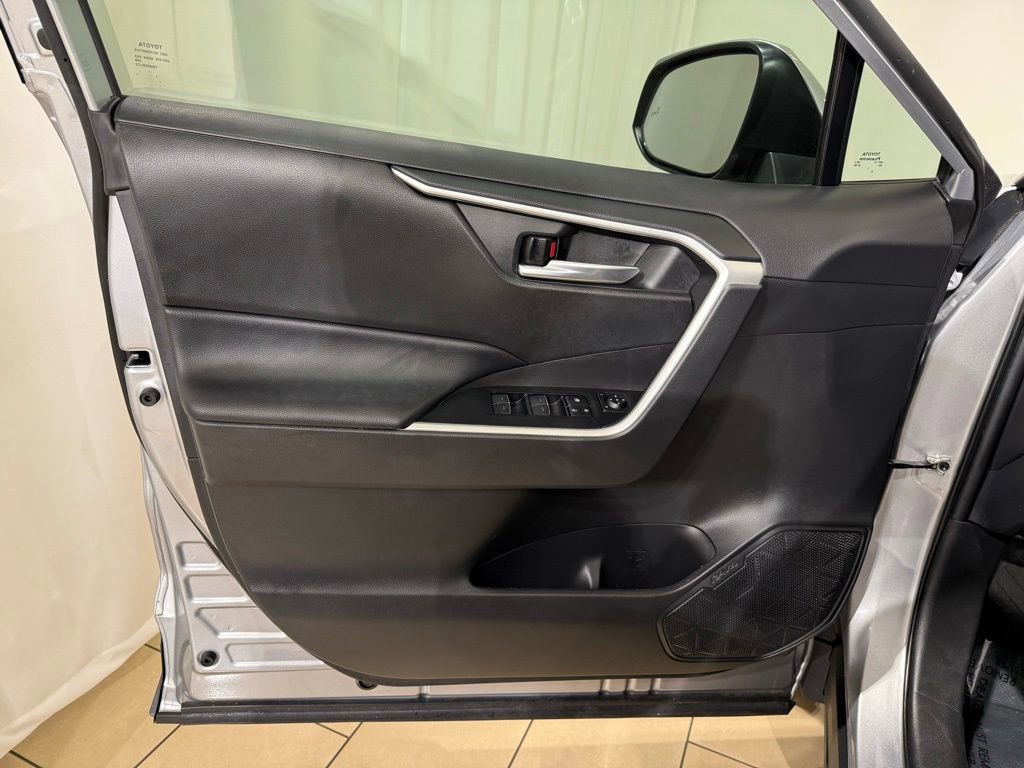 Certified 2022 Toyota RAV4 XLE w/ Convenience Package image 15